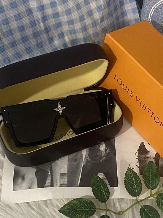 Louis Vuitton Sunglasses with box main image 7